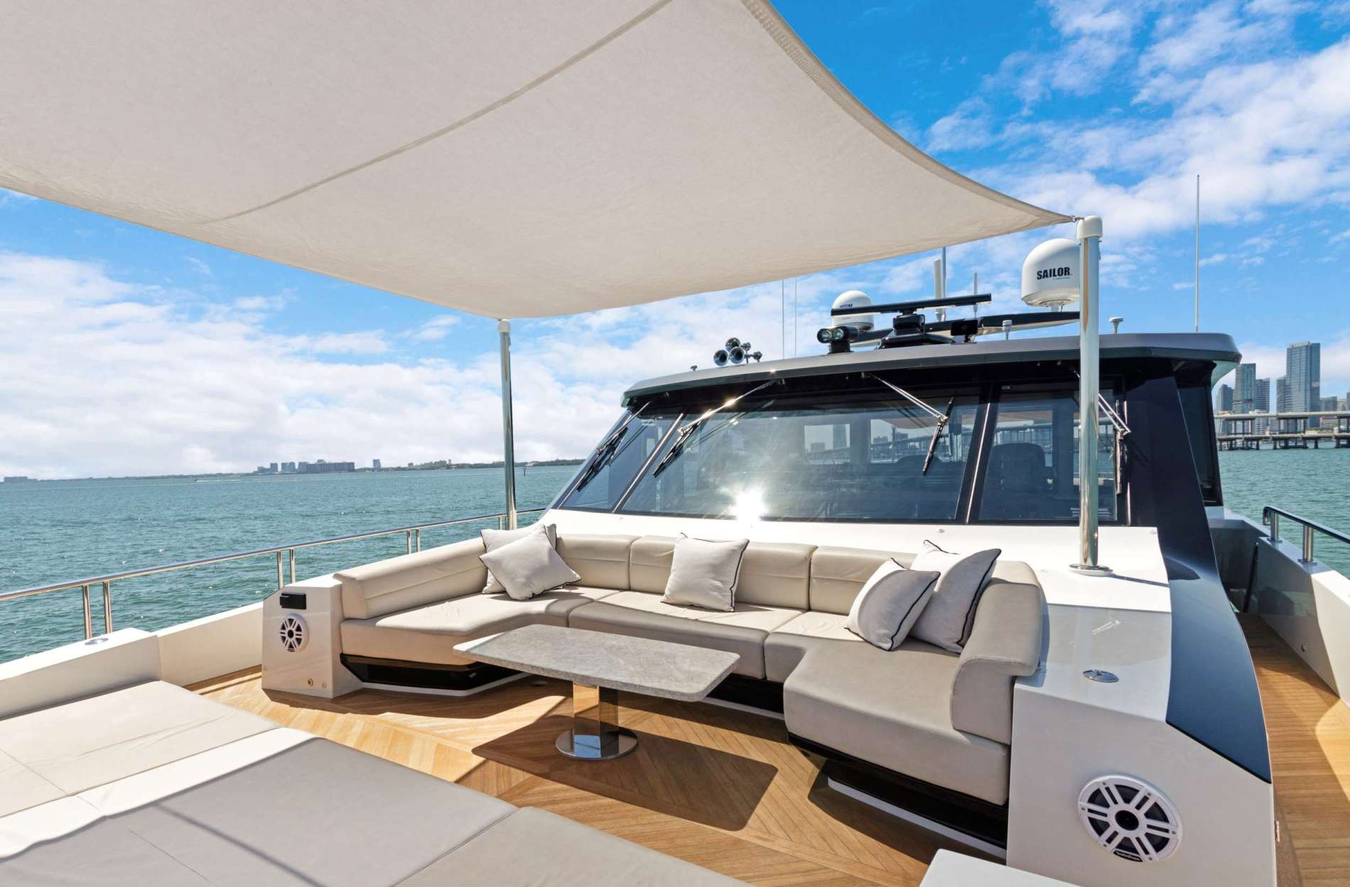 95′ Ocean + Jacuzzi + Water Toys