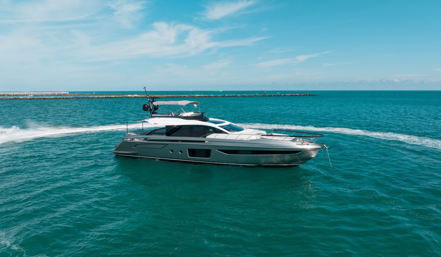 82′ Azimut — private yacht charter in Miami