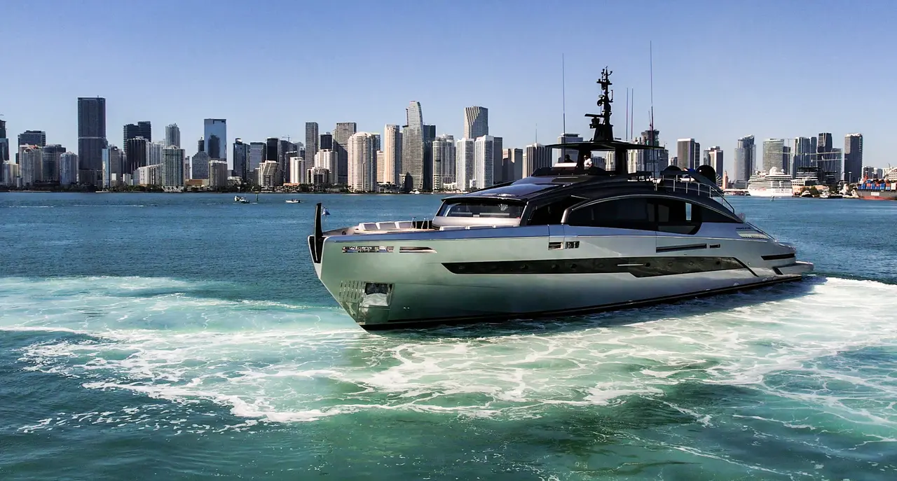 116′ Pershing + Jacuzzi