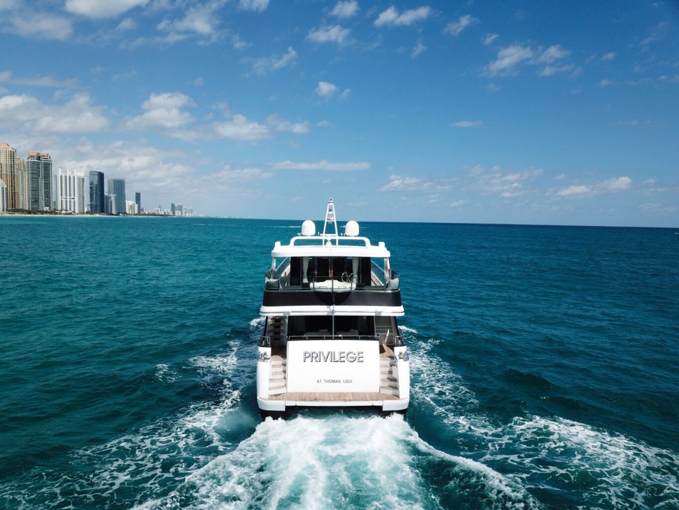 112′ Custom + Water Toys + Jetski 1Hr + Jacuzzi