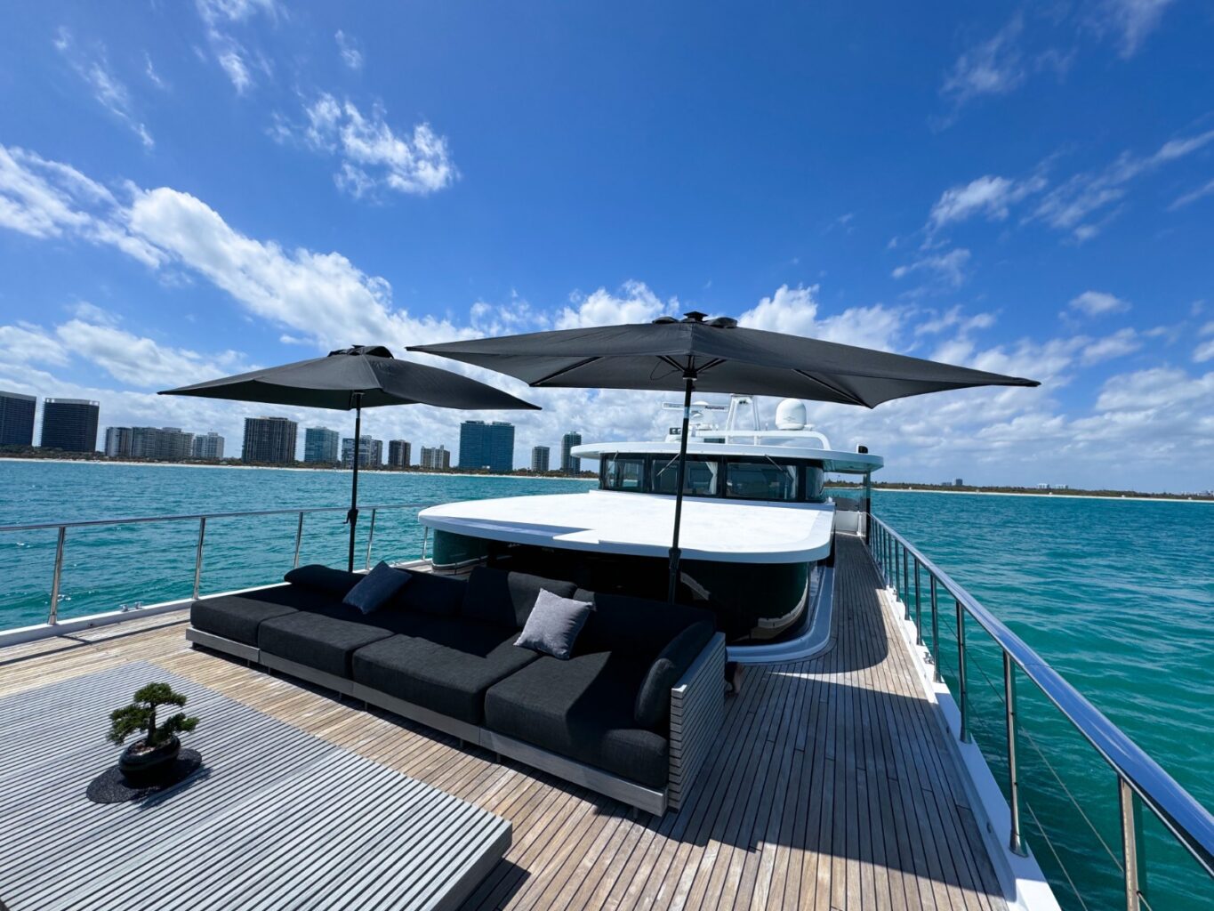 112′ Custom + Water Toys + Jetski 1Hr + Jacuzzi