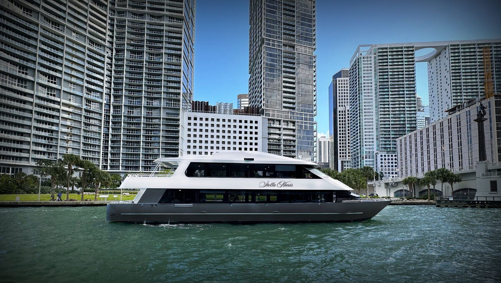 100′ Stella — private yacht charter in Miami