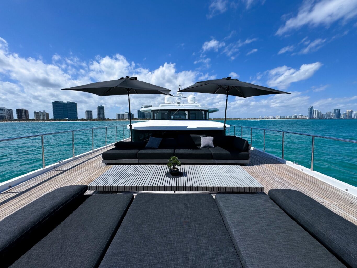 112′ Custom + Water Toys + Jetski 1Hr + Jacuzzi