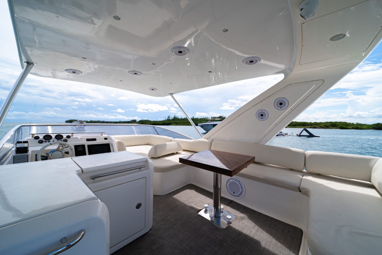 60′ Azimut — private yacht charter in Miami