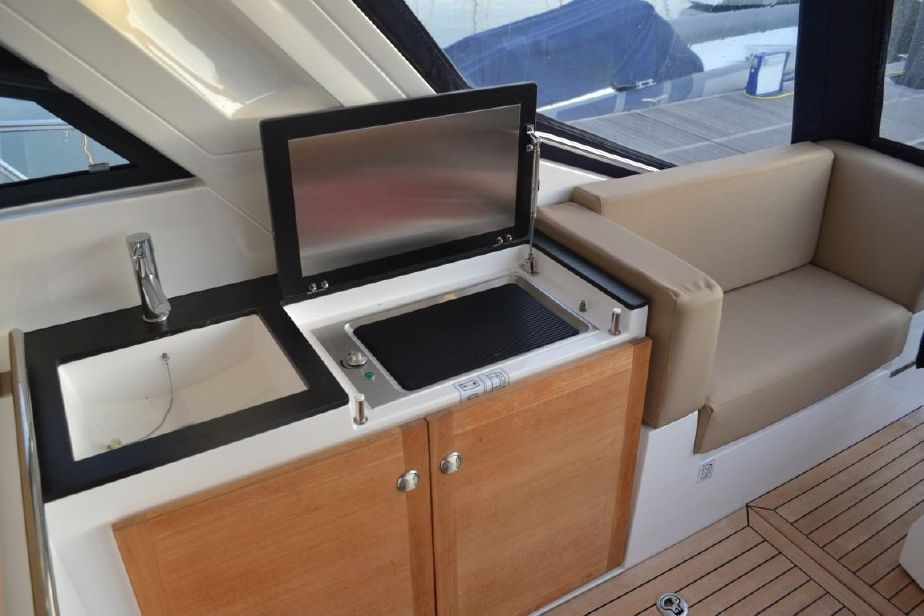 40′ Sealine + Water Toys — private yacht charter in Miami