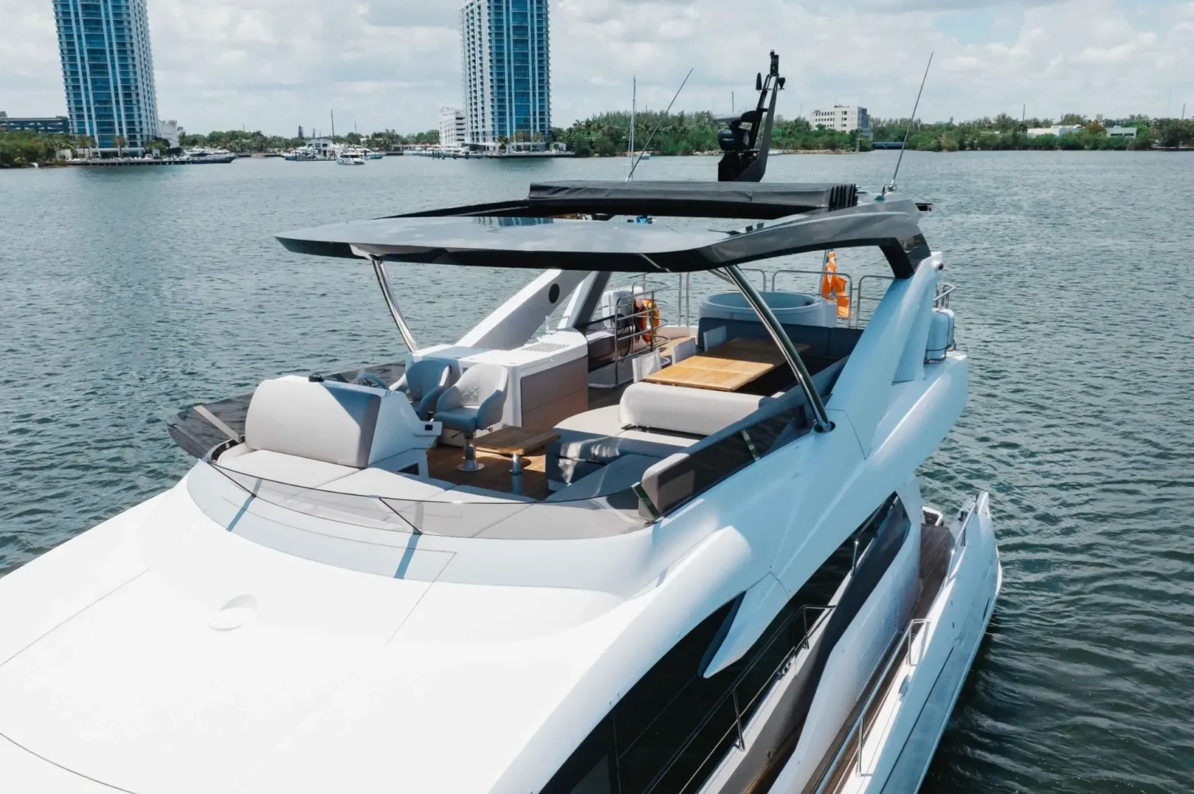 80′ Sunseeker + Jacuzzi — private yacht charter in Miami