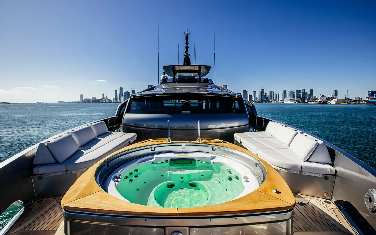 116′ Pershing + Jacuzzi