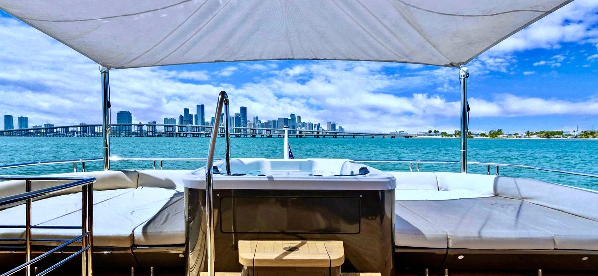 95′ Ocean + Jacuzzi + Water Toys