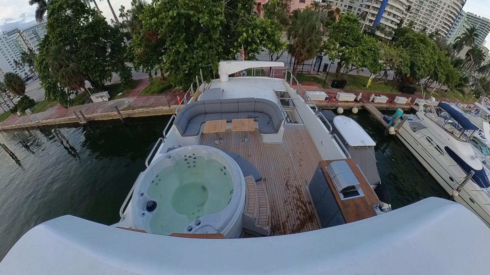 98′ Hargrave + Water Toys + Jetski 1Hr
