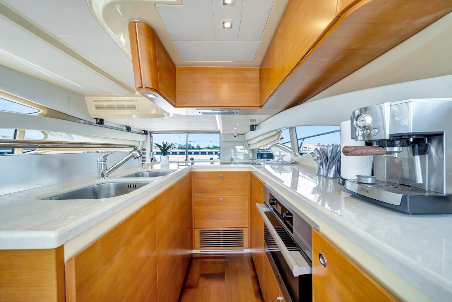 60′ Azimut — private yacht charter in Miami