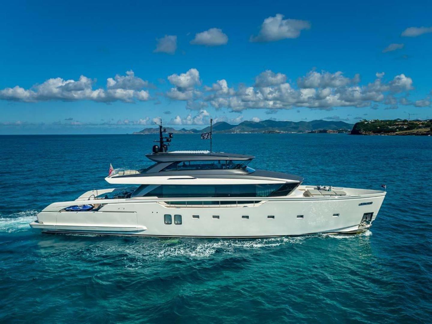 112′ SanLorenzo + Water Toys