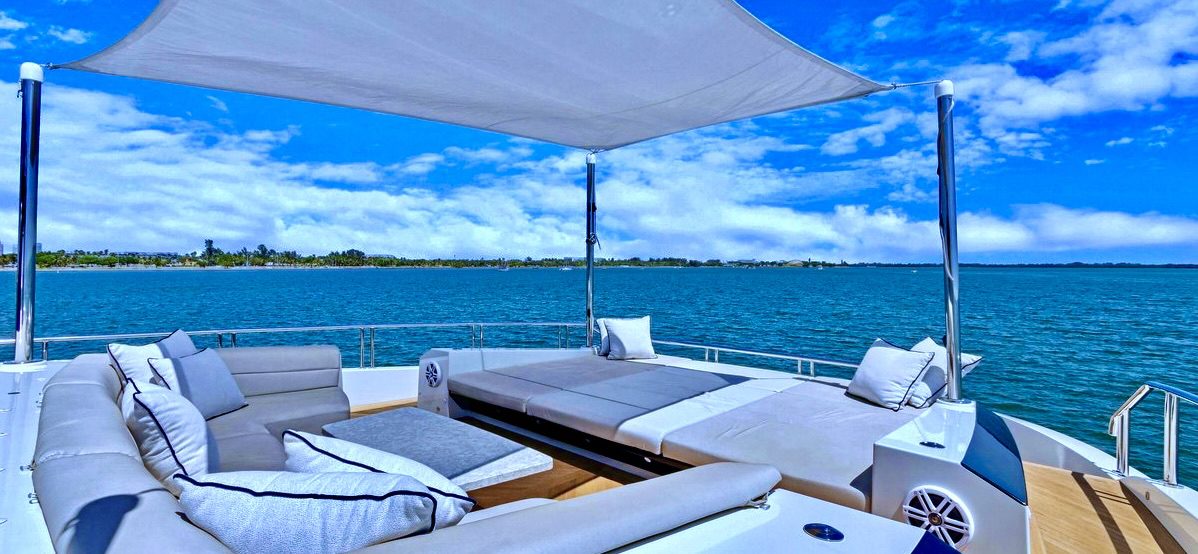 95′ Ocean + Jacuzzi + Water Toys